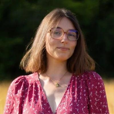 Portrait illustré de la personne responsable de L'atelier d'alphabétisation